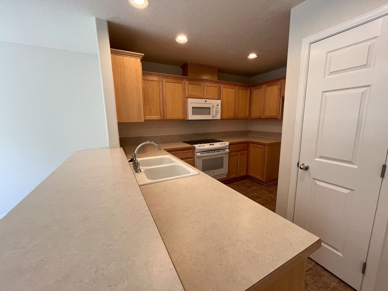 1920 27th Ave - Photo 3 of 34