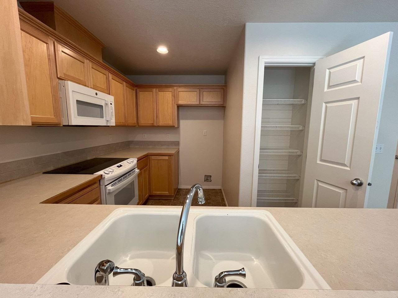 1920 27th Ave - Photo 6 of 34