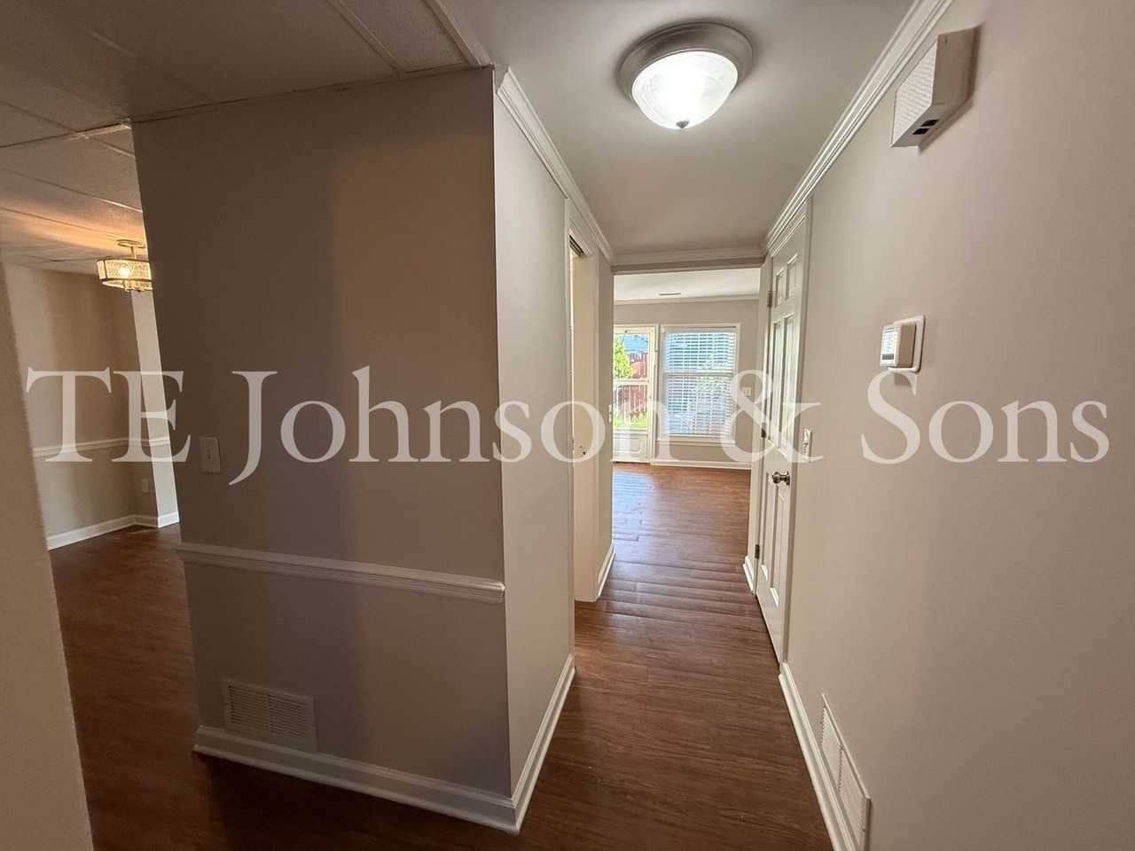 3915 Valley Ct - Photo 3 of 23