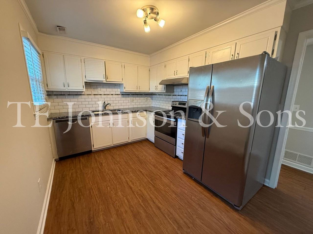 3915 Valley Ct - Photo 2 of 23