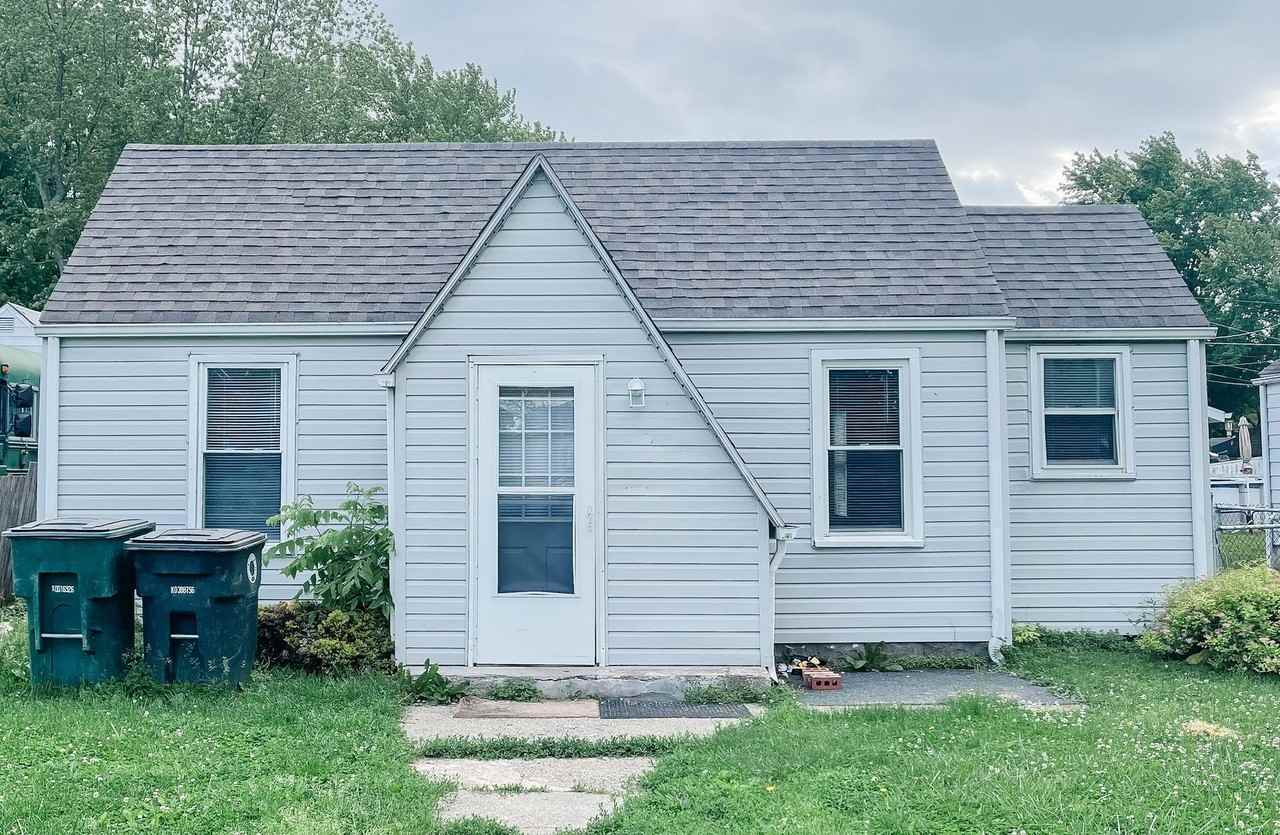 2010 S Rosemont Ave - Photo 2 of 5