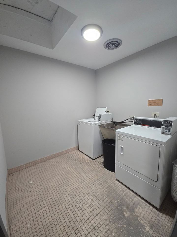 Court Arms Apartments - Photo 2 of 2