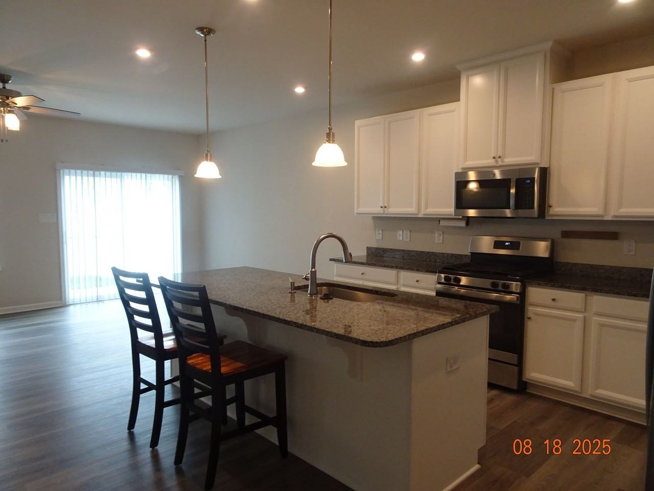 124 Stegg St - Photo 2 of 14