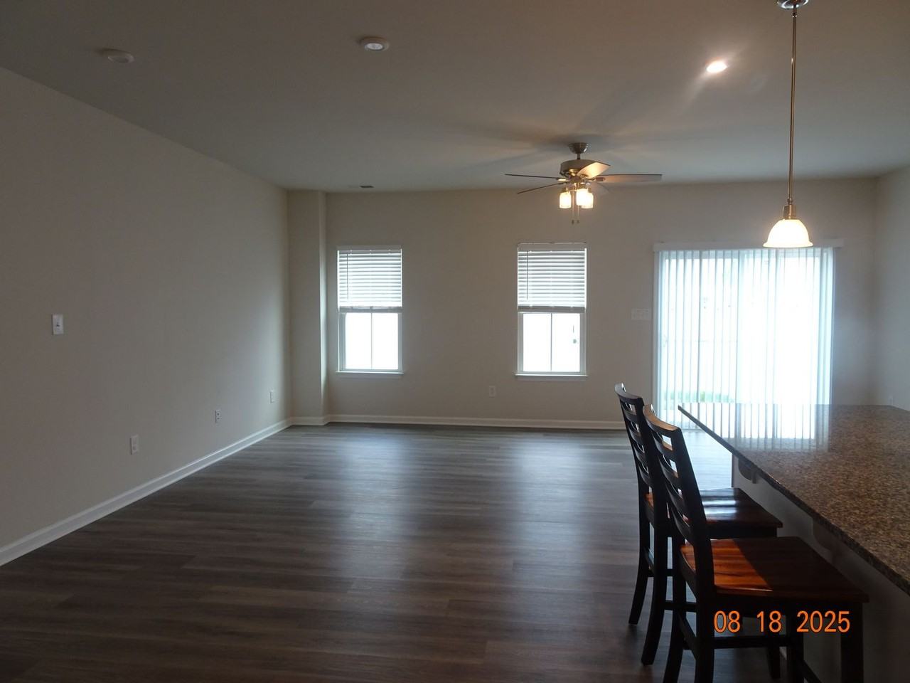 124 Stegg St - Photo 3 of 14