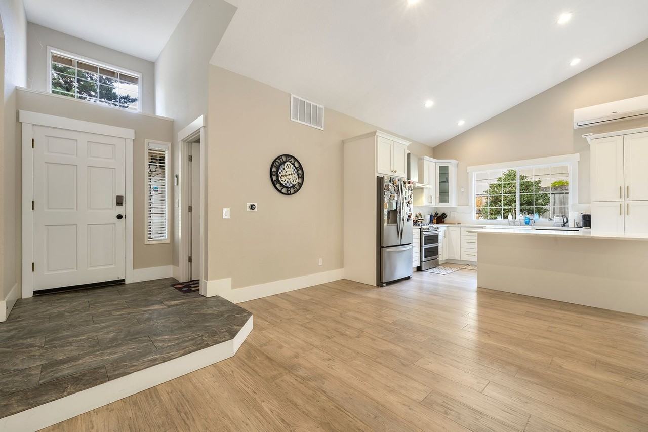 12231 Ne 133rd Pl - Photo 4 of 25