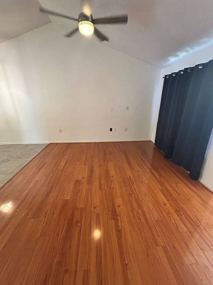 409 Lexie Ln - Photo 3 of 15