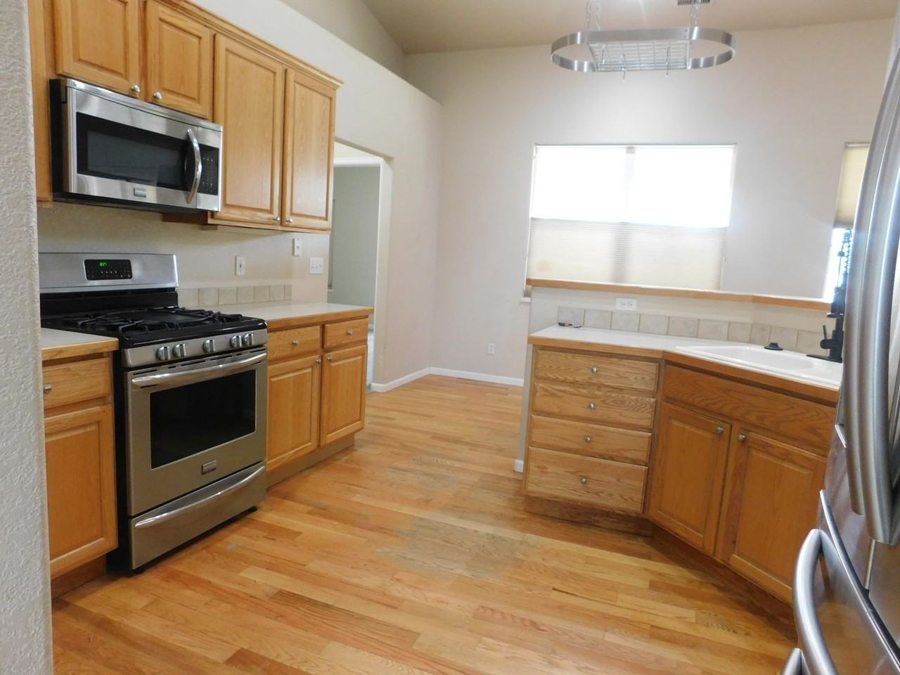 566 Garnet Dr - Photo 7 of 24