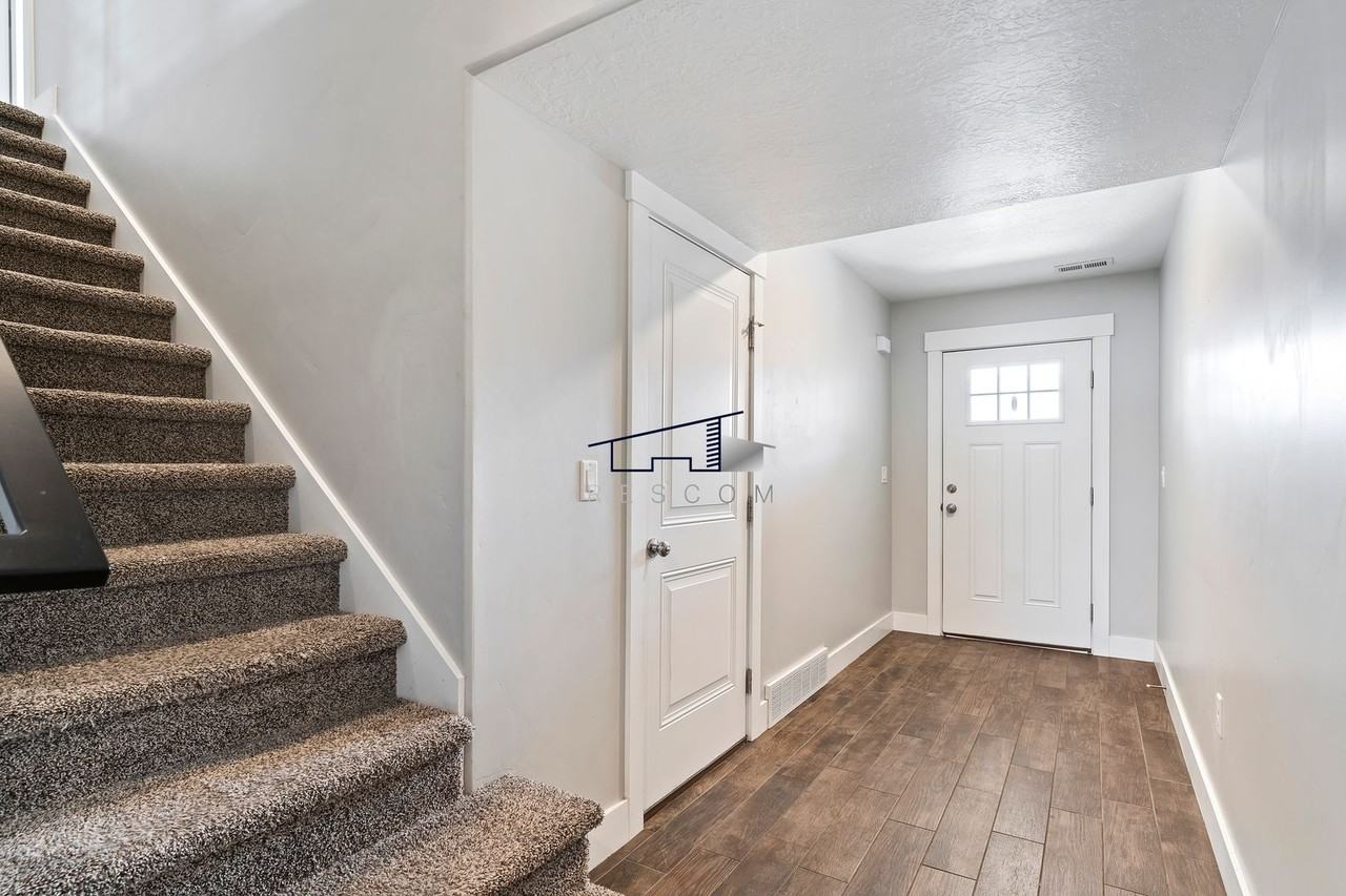 6471 S Aspen Ln - Photo 2 of 32