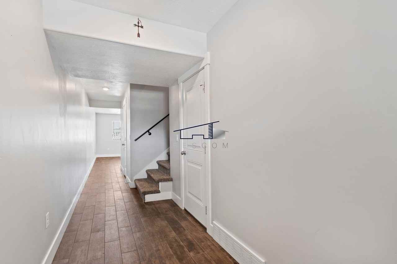 6471 S Aspen Ln - Photo 3 of 32