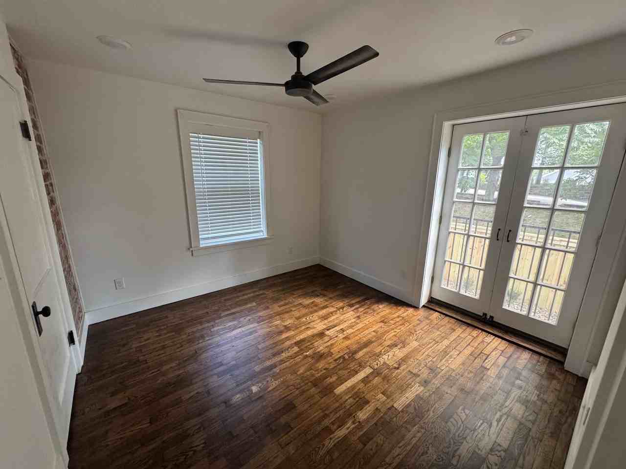 219 W Meadow - Photo 4 of 13