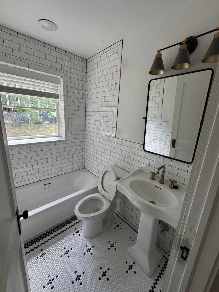 219 W Meadow - Photo 5 of 13