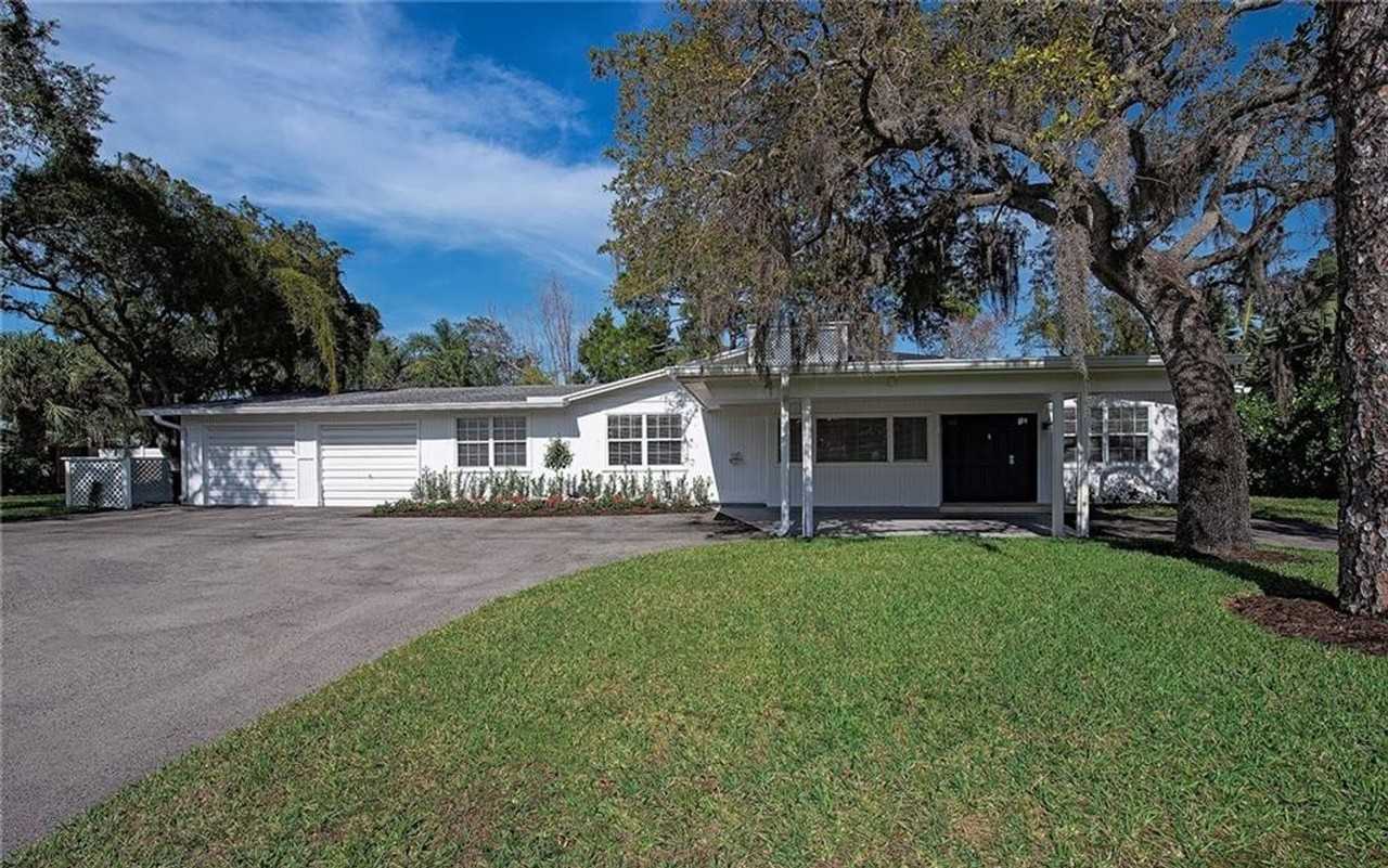 1281 Diana Ave - Photo 3 of 20