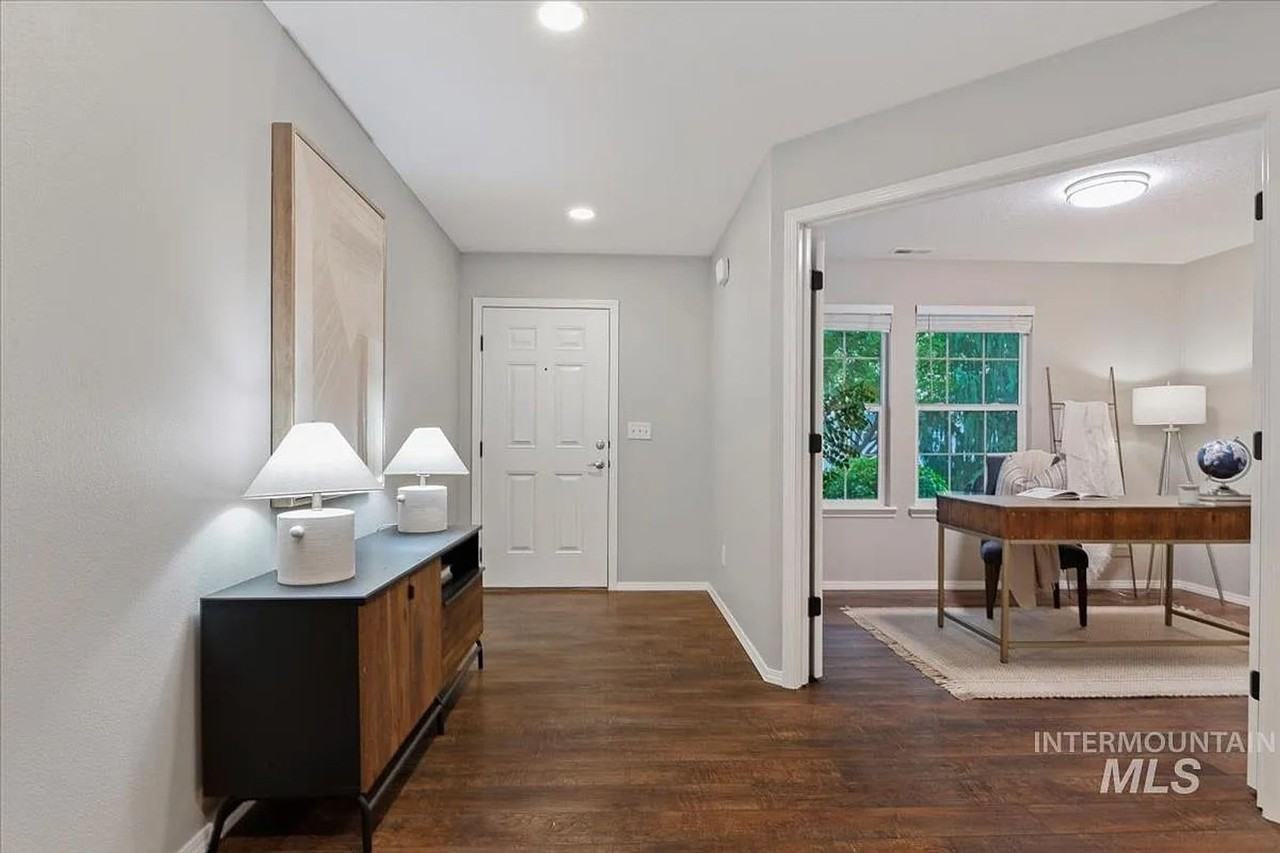4712 S Glenmere Way - Photo 3 of 49