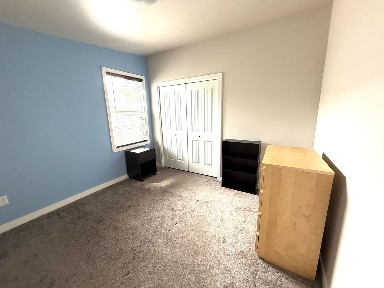 324 N Pine St - Photo 2 of 10