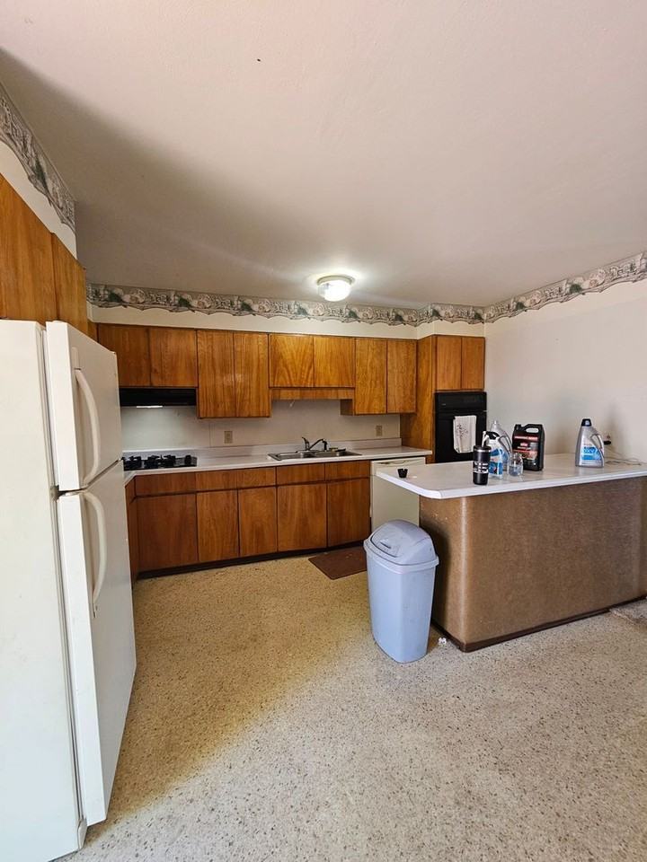 314 9th St - Photo 3 of 12