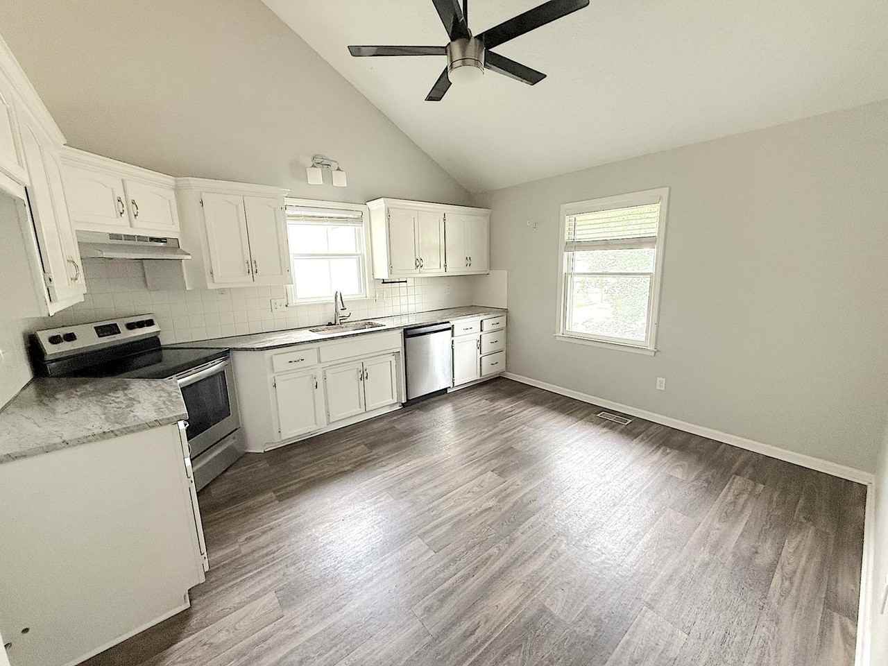 4627 N Winchester Ave - Photo 3 of 9
