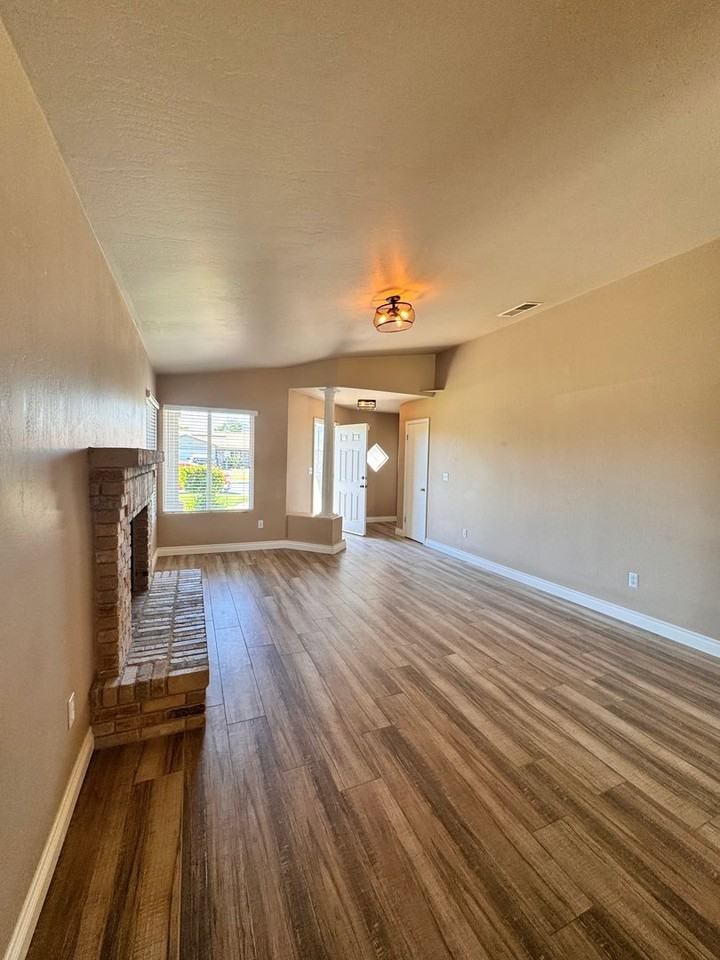 5708 Clear Valley Ct - Photo 3 of 11