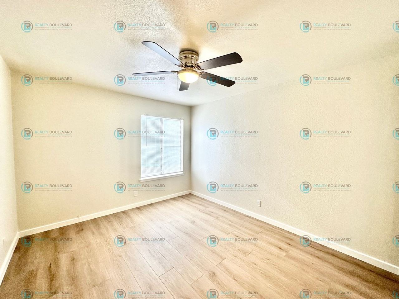 4600 Neil Rd #9 - Photo 5 of 26