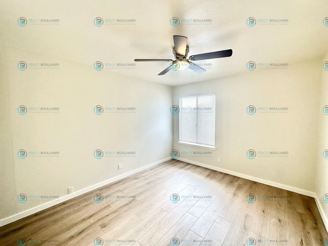 4600 Neil Rd #9 - Photo 7 of 26