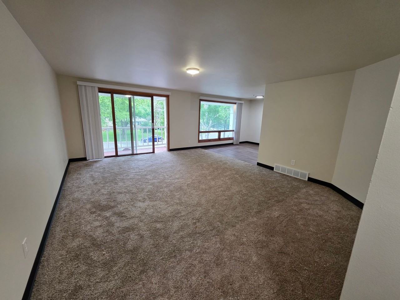 3036 Albert Dr - Photo 3 of 17