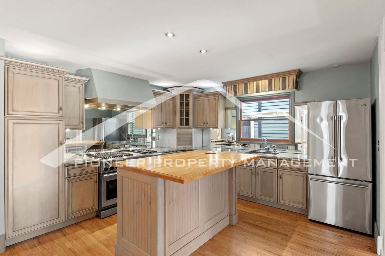 1523 N Nevada Ave #1 - Photo 4 of 29