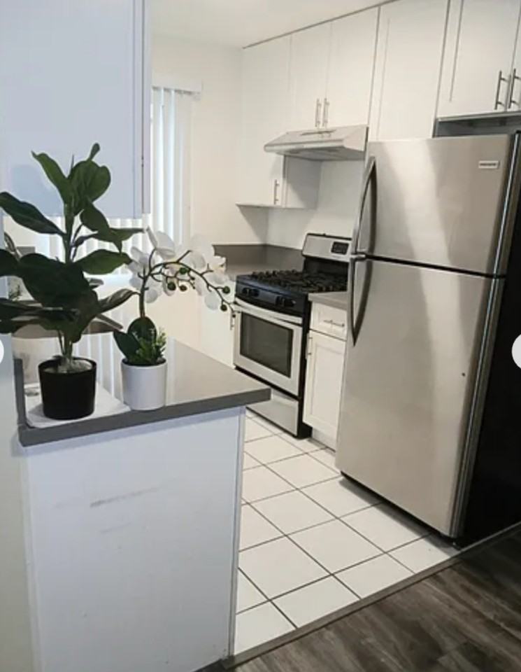 3533 Keystone Avenue - Photo 3 of 36