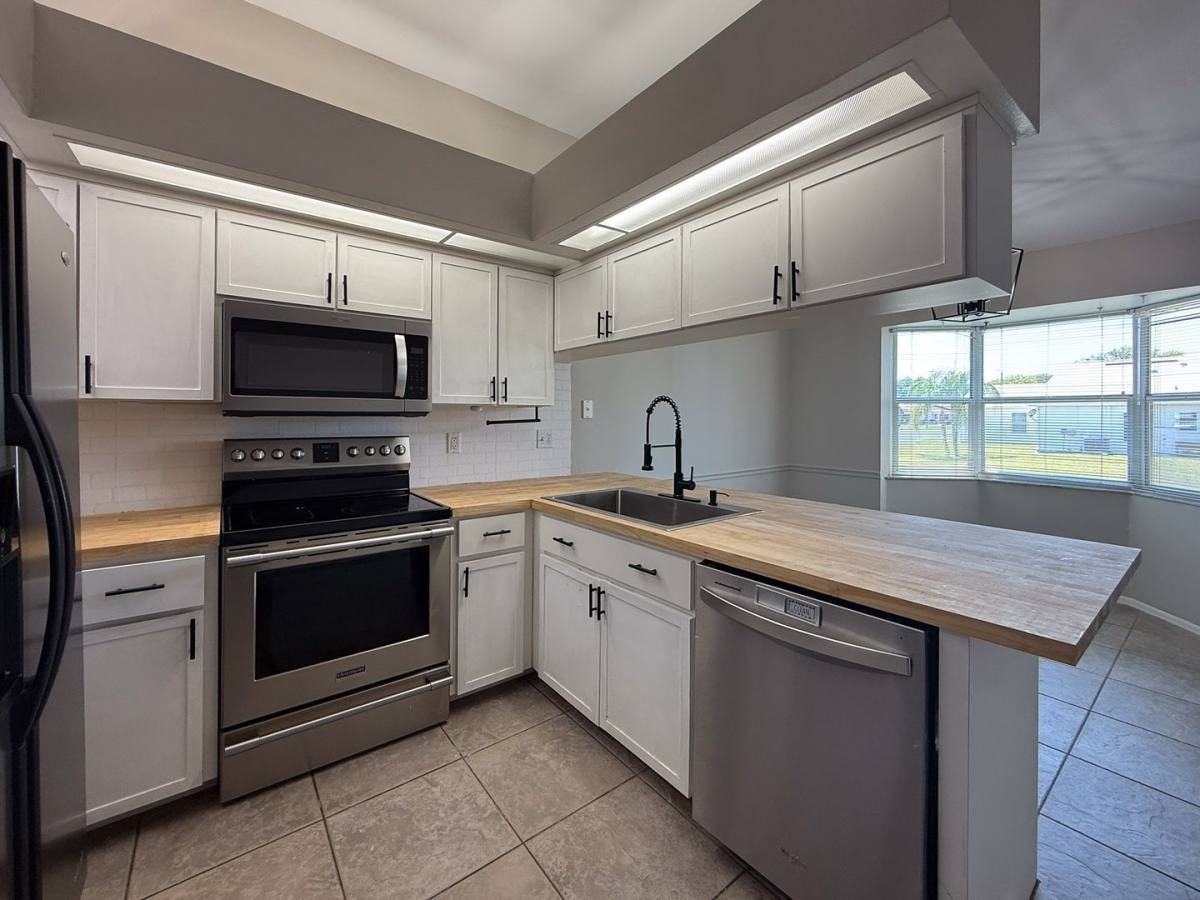 4217 Avanti Cir - Photo 2 of 10