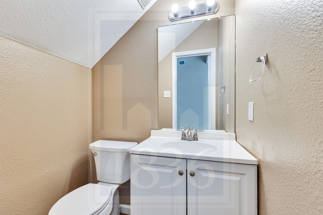 2104 Grove Dr - Photo 3 of 50