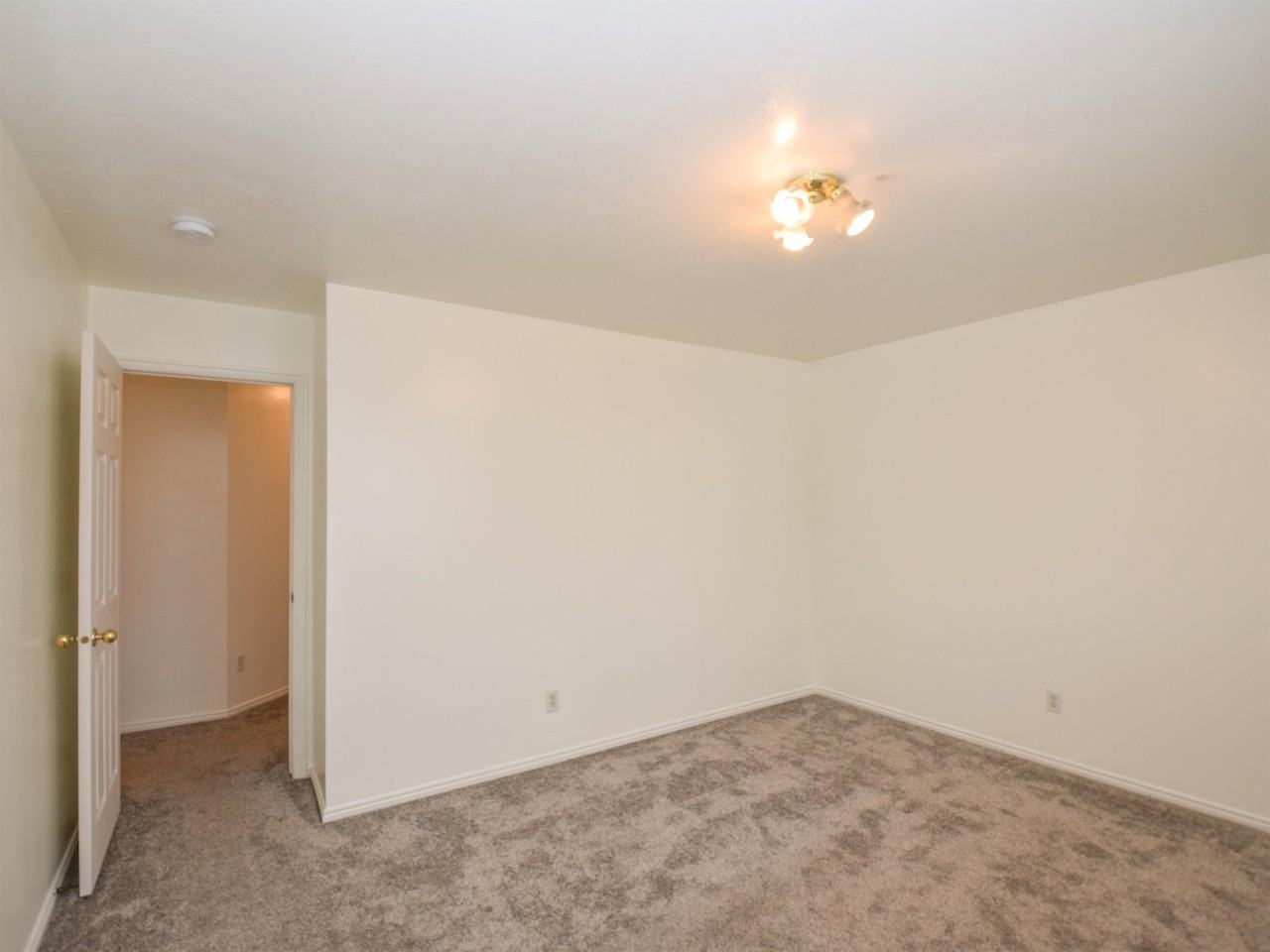 105 Penhurst Pl #1 - Photo 5 of 21