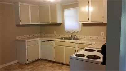 235 N Circle Dr - Photo 3 of 7