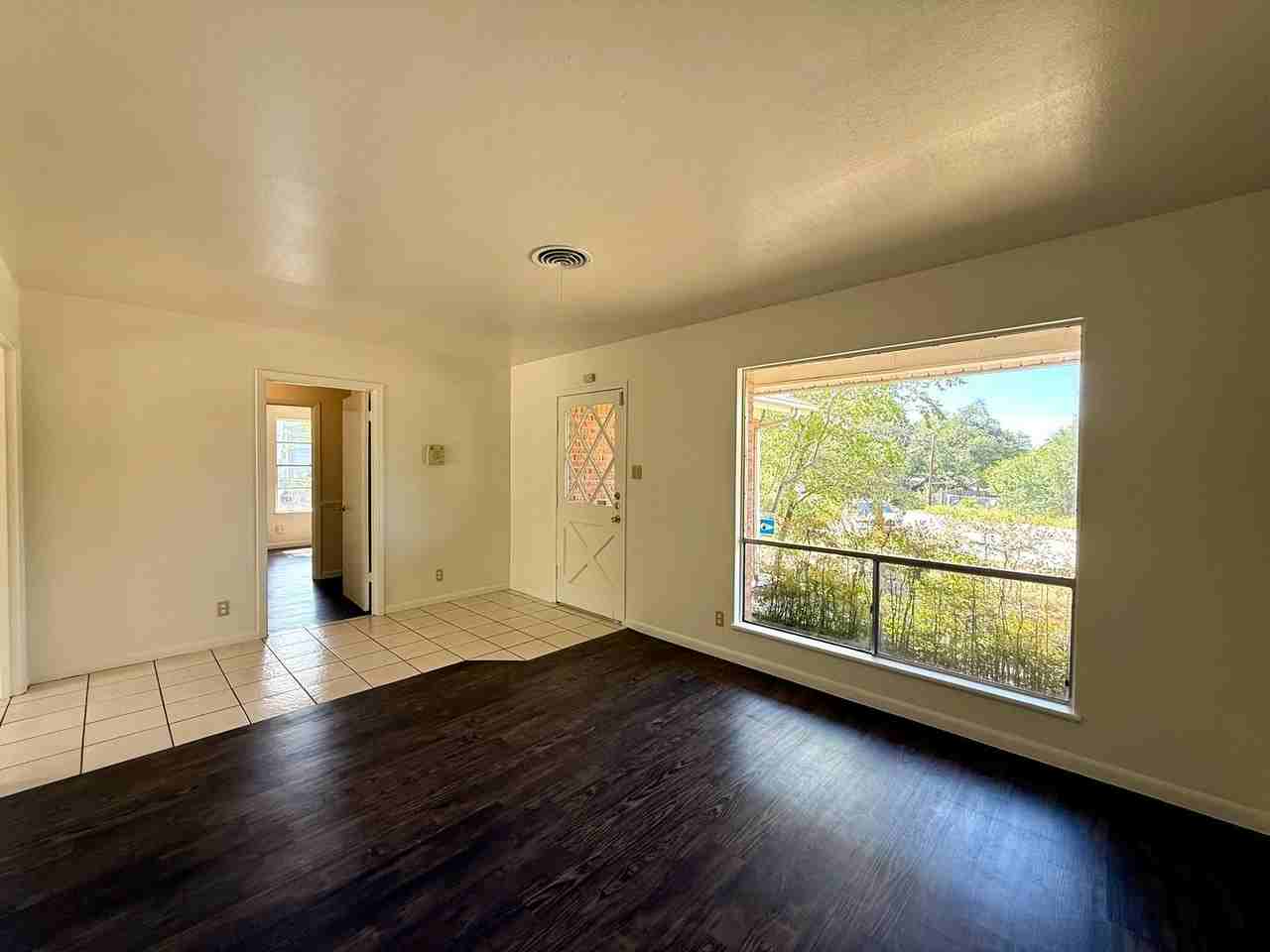 2711 Little John Ln - Photo 3 of 28