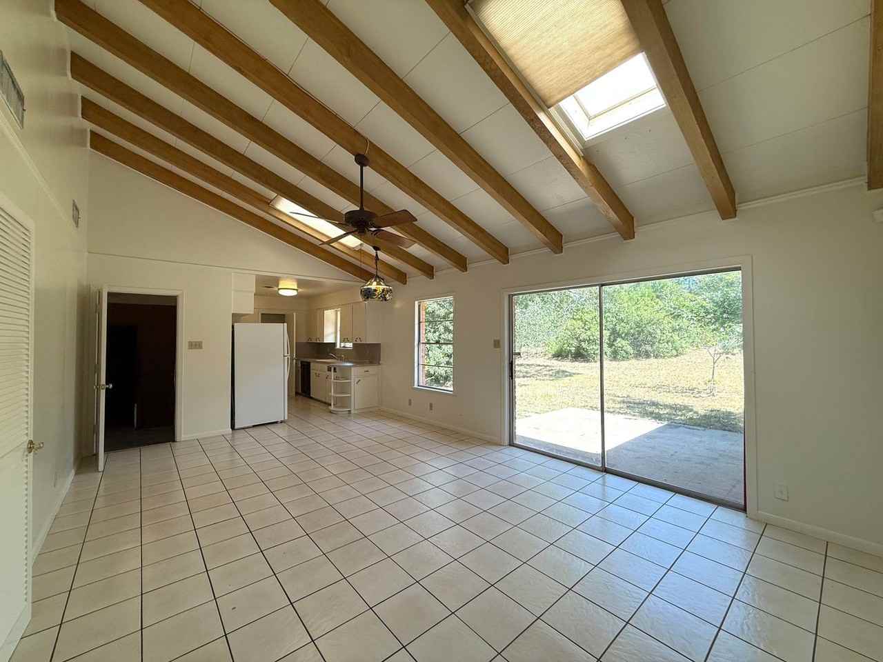 2711 Little John Ln - Photo 4 of 28