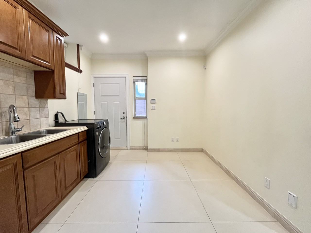 2600 East 54th Avenue - Photo 2 of 10