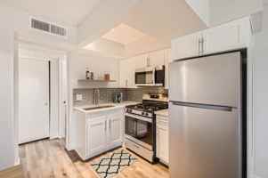 featured image of 1645 E Thomas Rd