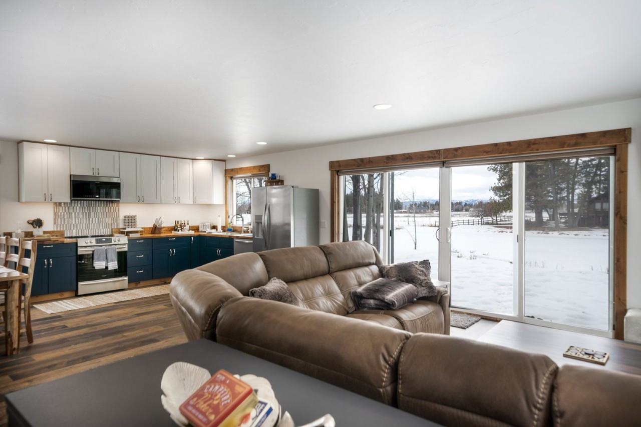 889 Capistrano Nw - Photo 3 of 30