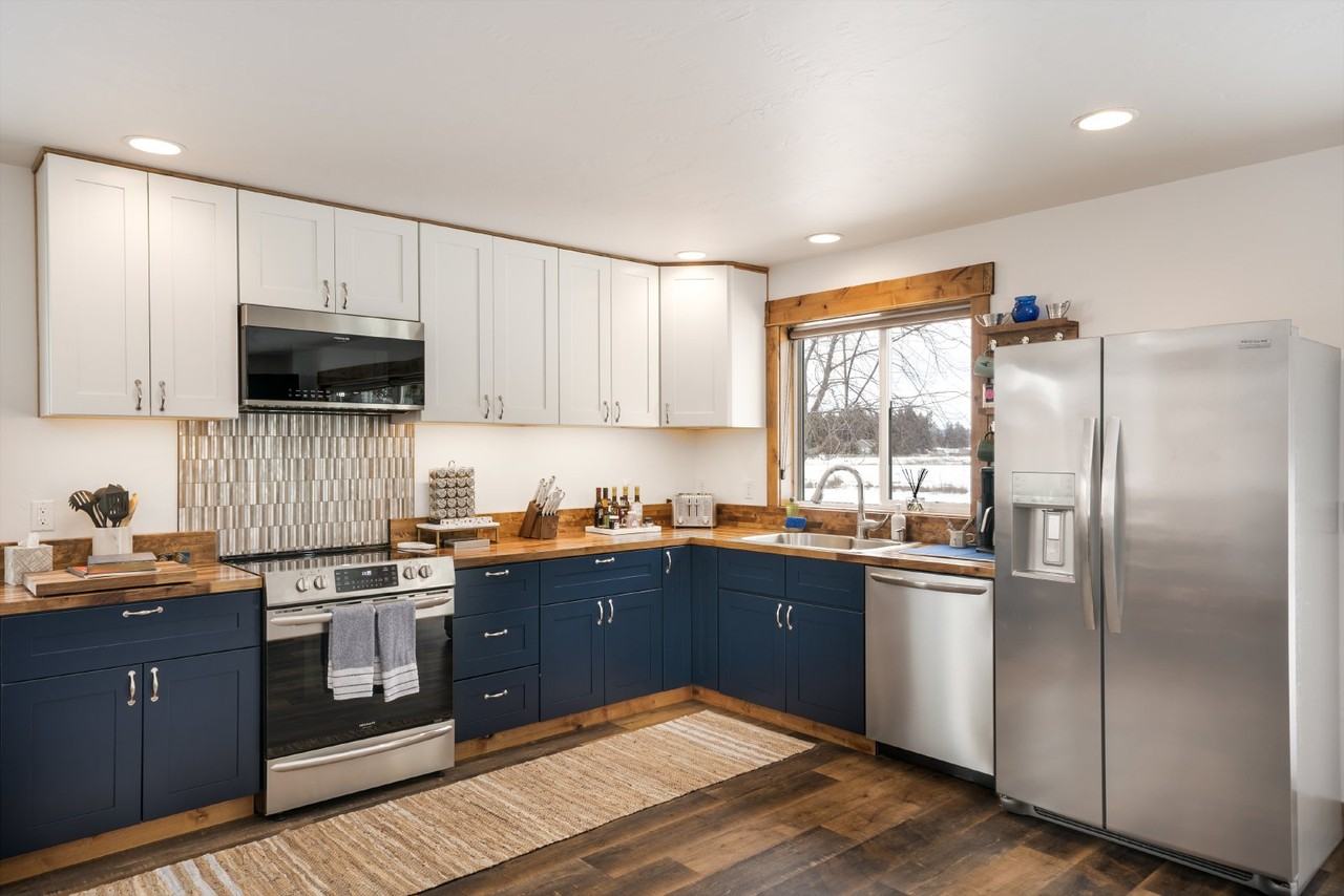 889 Capistrano Nw - Photo 6 of 30