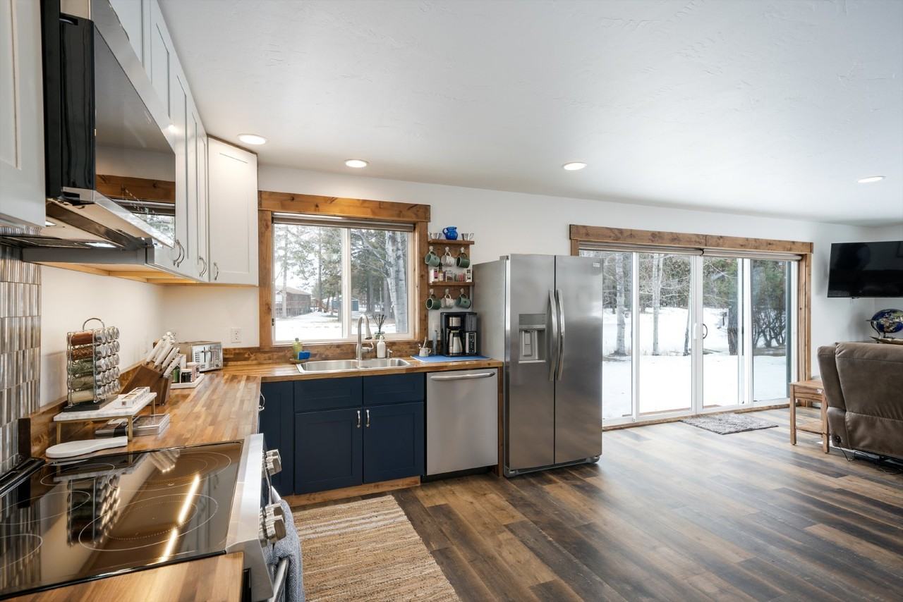 889 Capistrano Nw - Photo 7 of 30