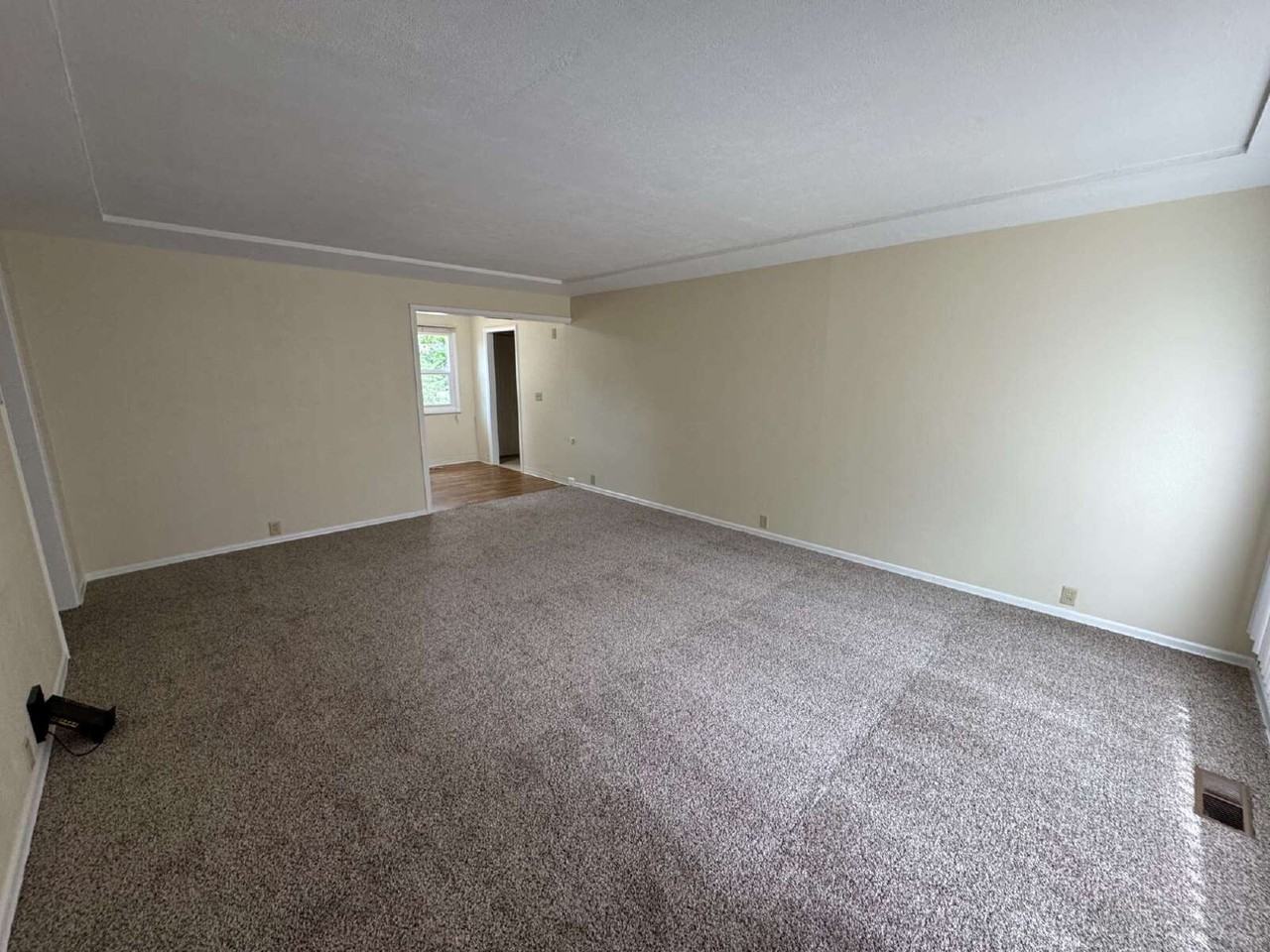16947 Se Mill St - Photo 2 of 11
