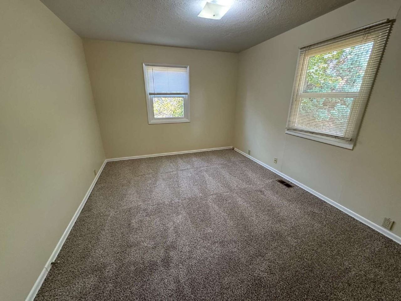 16947 Se Mill St - Photo 6 of 11