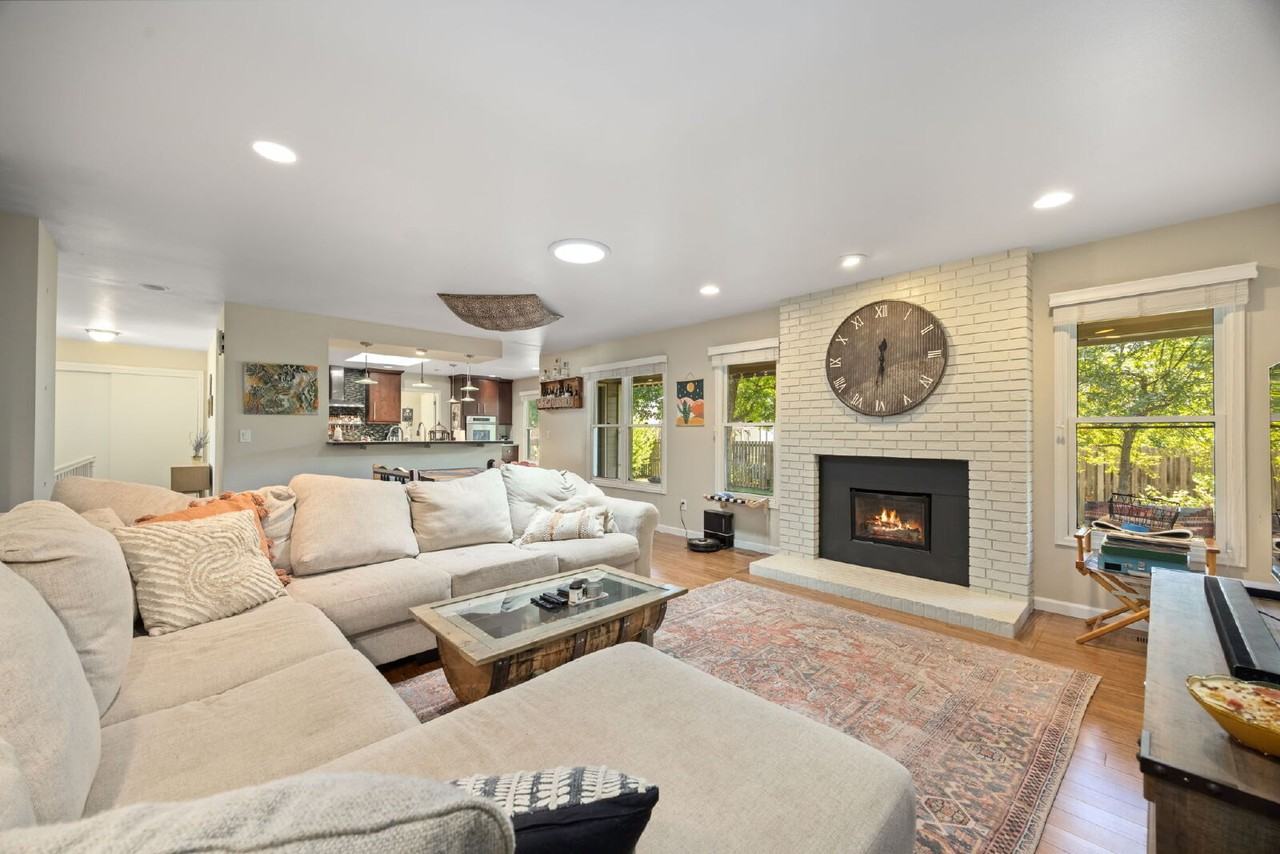 1725 Collindale Dr - Photo 2 of 22