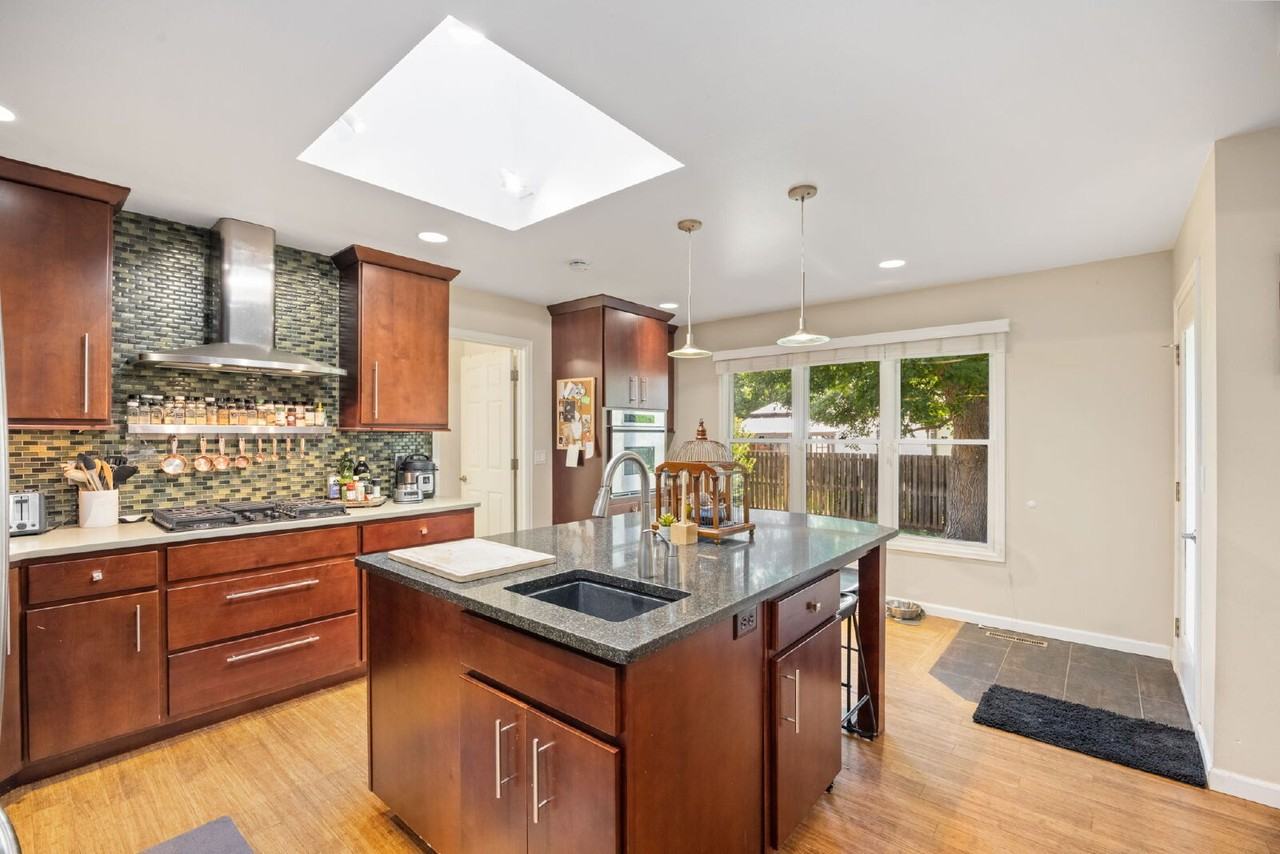 1725 Collindale Dr - Photo 3 of 22