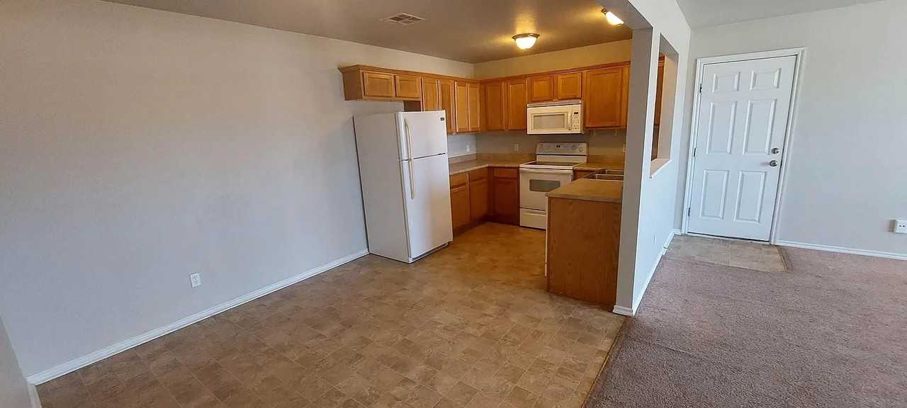 2710 W Oklahoma Ave #1 - Photo 3 of 18