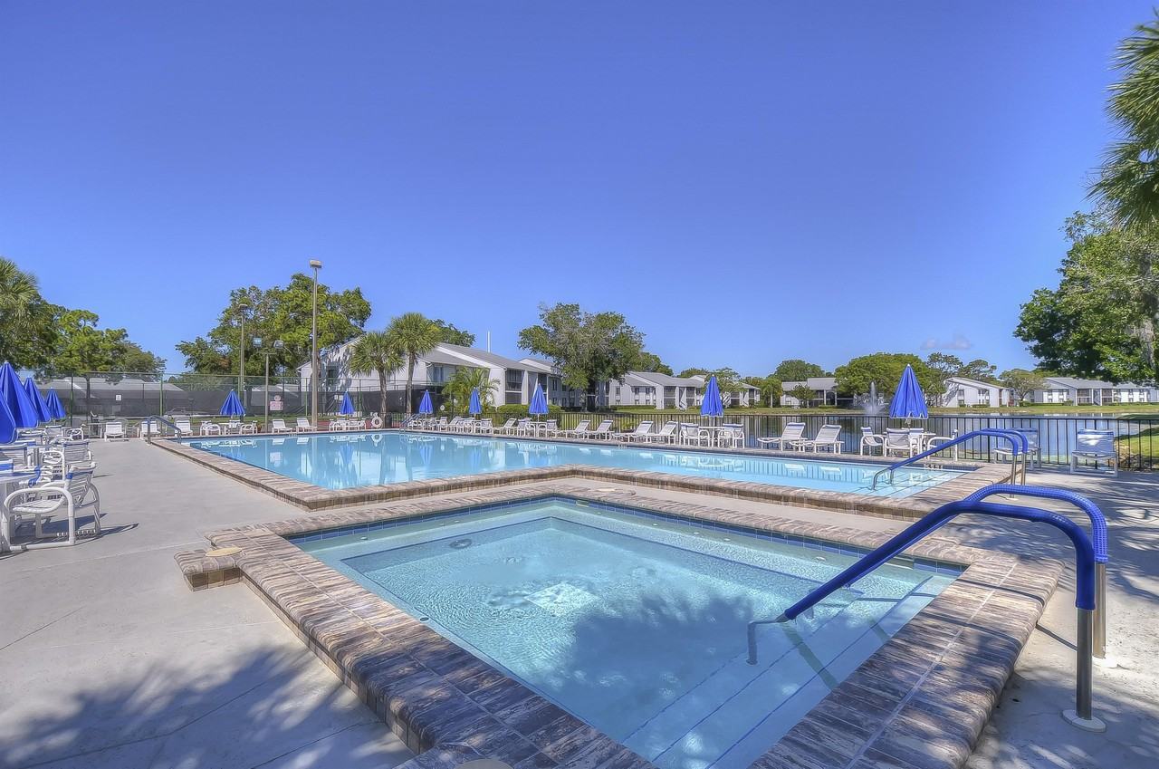 1389 Pine Ridge Cir E #D8 - Photo 7 of 19