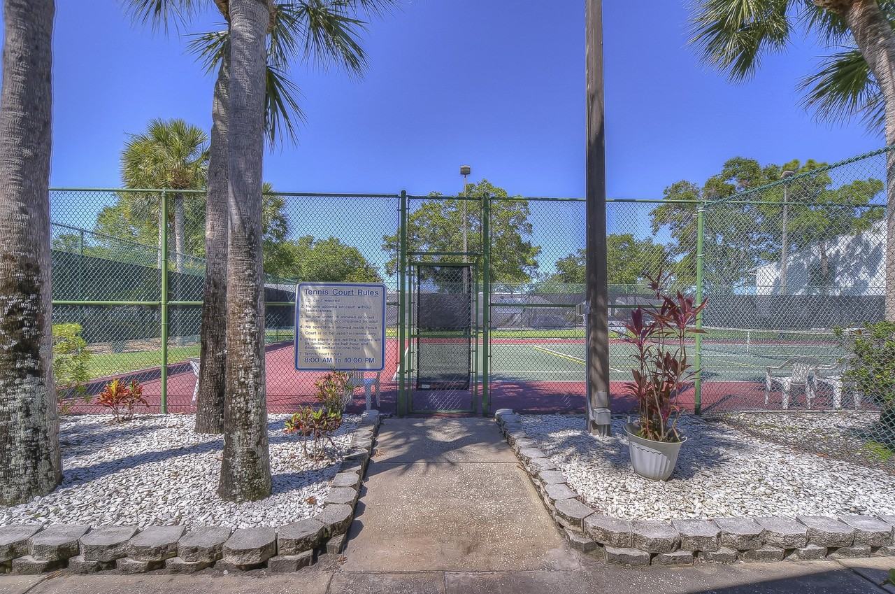 1389 Pine Ridge Cir E #D8 - Photo 4 of 19