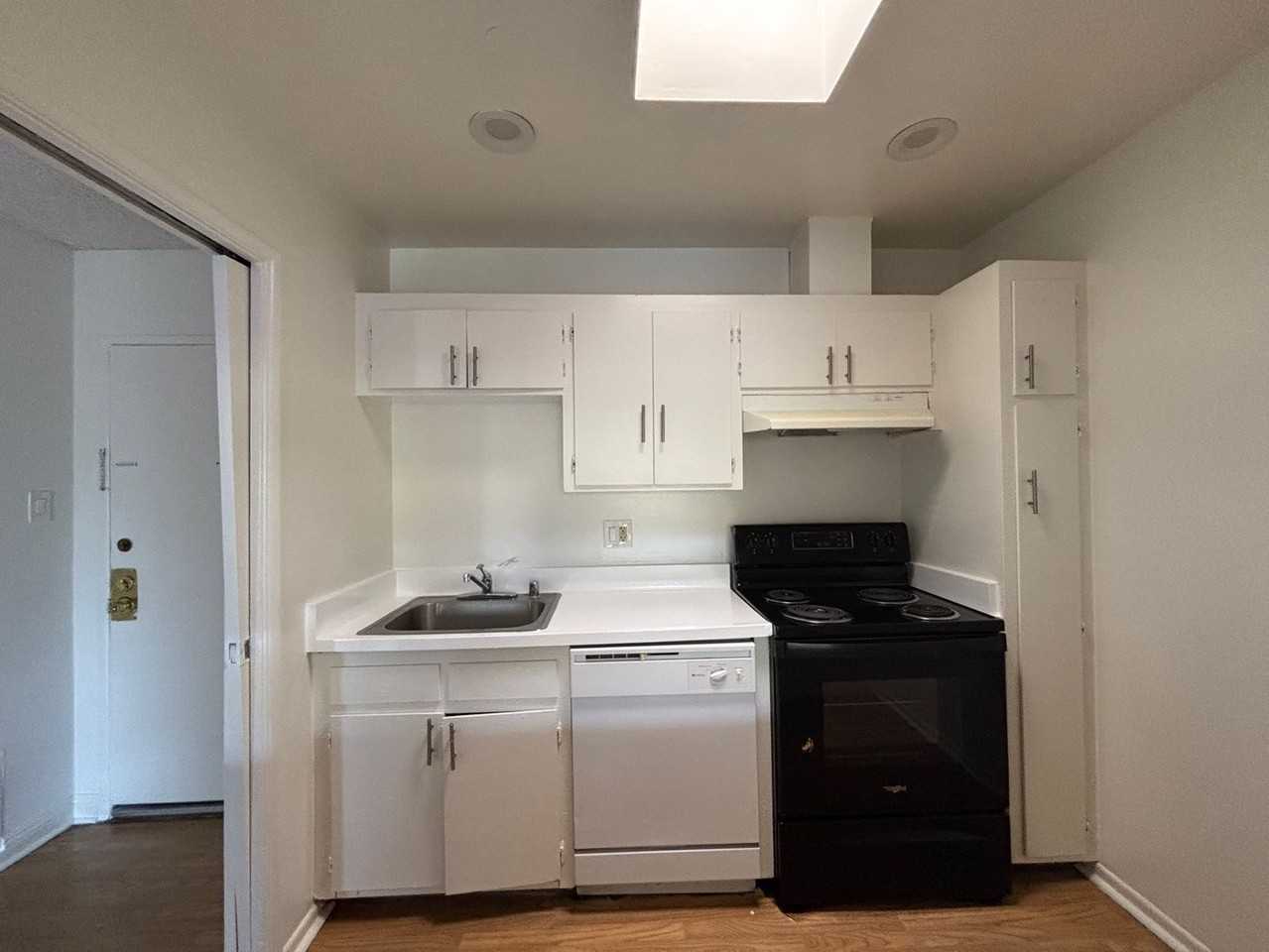 124 N. OXFORD AVE. - Photo 3 of 13