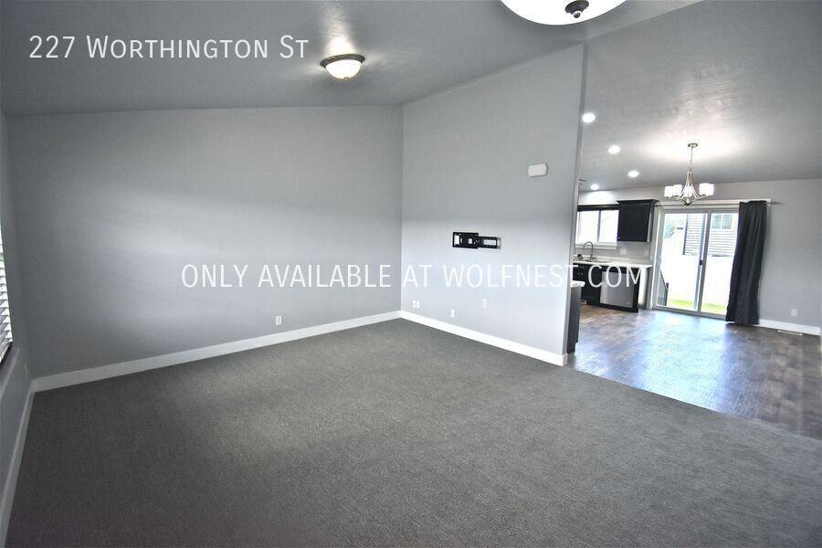 227 Worthington St - Photo 2 of 22