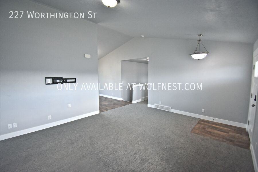 227 Worthington St - Photo 3 of 22