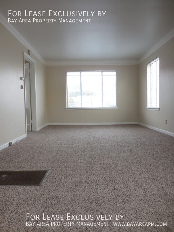449 Tamarack Ln - Photo 3 of 9