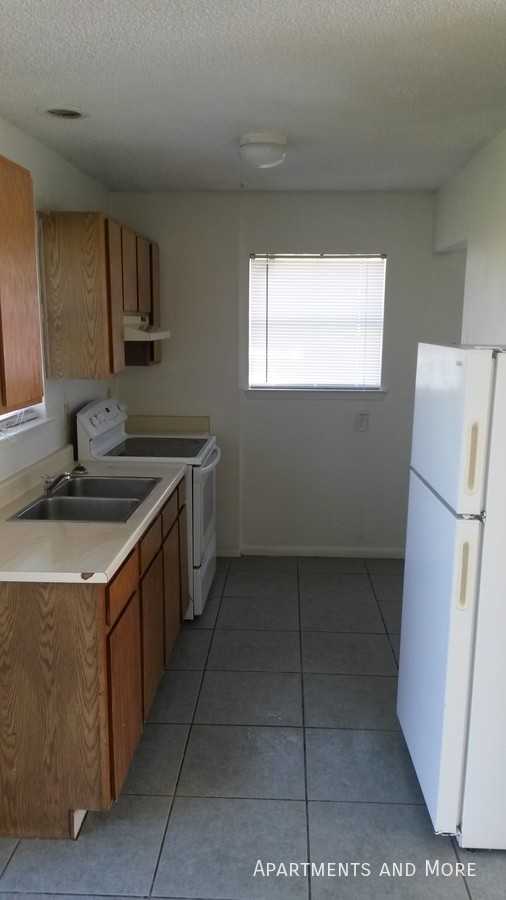 1564 Katy St - Photo 5 of 19