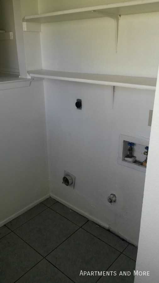 1564 Katy St - Photo 6 of 19